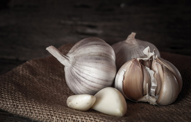 garlic bulbs with garlic cloves