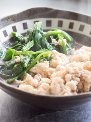 Japanese cuisine, simmered spinach and minced chicken breast