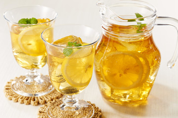 アイスレモンティー (Tea with lemon)