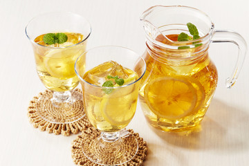 アイスレモンティー (Tea with lemon)