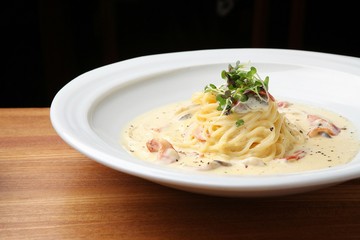 Spaghetti alla Carbonara on table