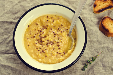 Thick pea soup