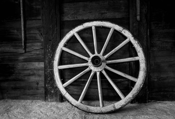 Fototapeta na wymiar old wagon wheel at a farm