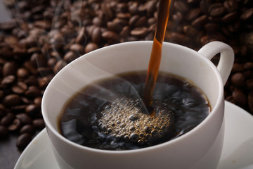 コーヒーを注ぐ
