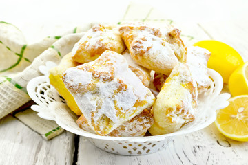 Cookies lemon in bowl on board