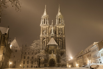 Fototapeta na wymiar Meißner Dom bei Nacht im Winter