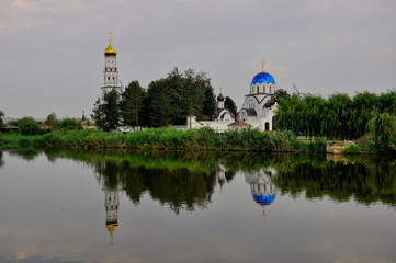 церковь на озере