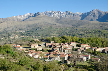 Fototapeta na wymiar Mountain village in the middle of Corsica