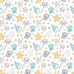 Seamless pattern with seashells, starfish, and pearls in marine style on a white background.
