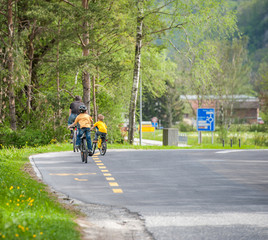 Obraz premium Kids with father on bicycle