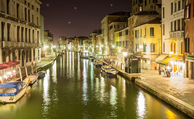 Obraz na płótnie Canvas Night view of street in Venice