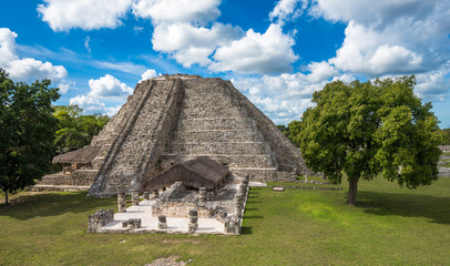 Fototapeta na wymiar Mayapan ancient ruins, Yucatan, Mexico