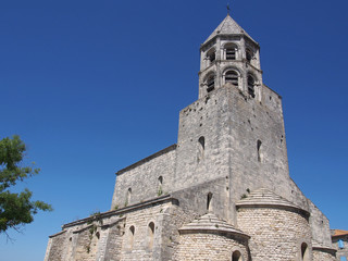 Fototapeta na wymiar Eglise Saint-Michel - La Garde-Adhémar