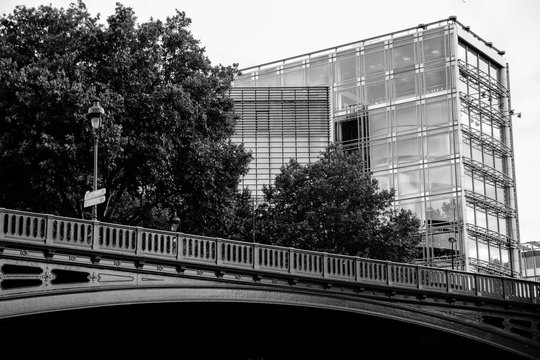Fototapeta Architecture of Paris in black and white