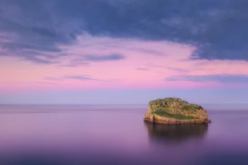 Fotobehang Eiland Aketxe-eiland bij zonsondergang
