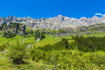 Fototapeta na wymiar view of mountains in glarus