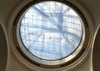 Teflonbeschichtete Glaskuppel von Sir Norman Forster im Dresdner Hauptbahnhof