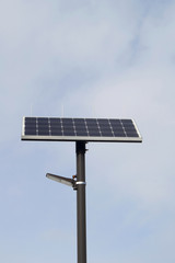 Obraz premium 公園の太陽光発電の外灯