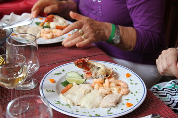 servizio a tavola portata di piatto di pesce