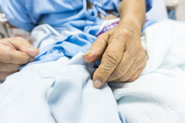 Obraz na płótnie Canvas Senior sickness hand on bed of hospital