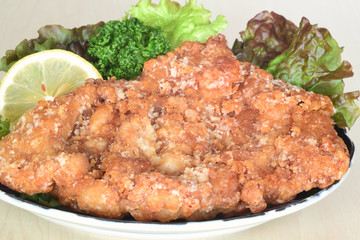 大きな鶏のから揚げ　松本名物　山賊焼