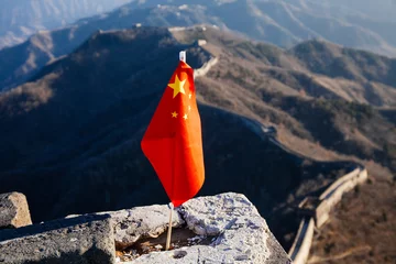 Fototapeten China flag waving over The Great Wall of China in the background © twinsterphoto