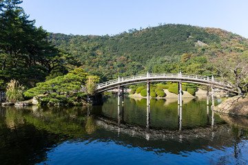 Fototapeta na wymiar Traditional Ritsurin Garden and wooden bridge