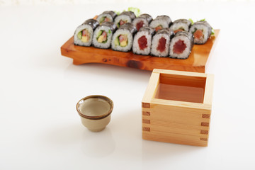 おいしそうなお寿司とお酒