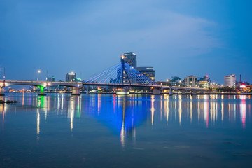 Obraz premium Da Nang panorama view by Han river by twilight period. Da Nang is one of the major port city in Vietnam and the biggest city in Central Vietnam
