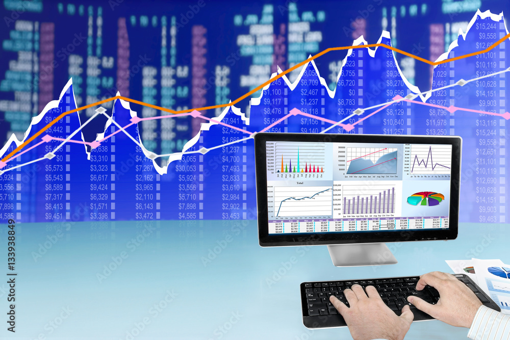 Leinwandbilder man analyzing financial data and charts on computer