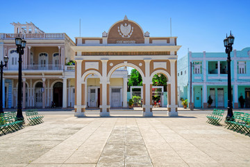 Triumphbogen im Parque José Marti, Cienfuegos, Kuba - obrazy, fototapety, plakaty