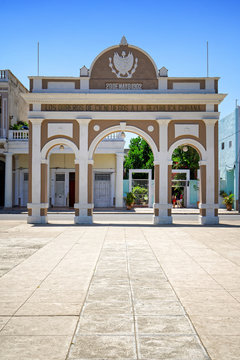Triumphbogen im Parque José Marti, Cienfuegos, Kuba