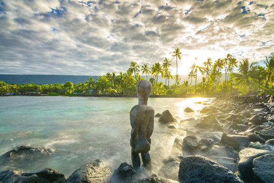 Ancient Tiki Standing In Pu'uhonua O Honaunau National Park, Big Island, Hawaii