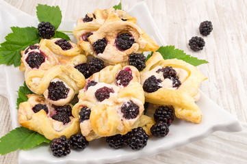 blackberry puff pastry with vanila pudding