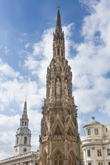 Fototapeta na wymiar Cross of Leonor de Castile in London