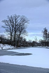 Замёрзшее озеро