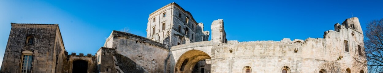 Fototapeta na wymiar Panorama de l'Abbaye de Montmajour près d'Arles