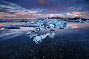 Islande, lagune de Jokulsarlon, belle photo de paysage froid de la baie de lagune glaciaire islandaise,