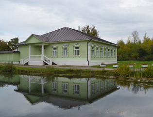 The view of the pond and the house-museum.