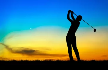 Photo sur Plexiglas Golf silhouette golfer playing golf during beautiful sunset