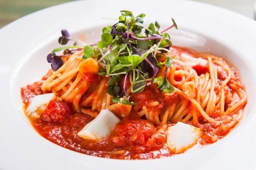 pomodoro pasta on plate
