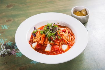 pomodoro pasta on plate