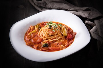 pomodoro pasta on plate