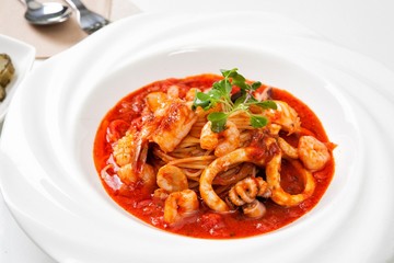 seafood tomato sauce spaghetti