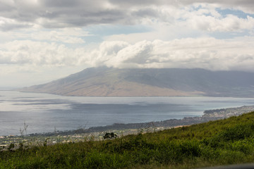 Fototapeta premium View of Maalaea Bay in a cloudy day, Maui, Hawaii 