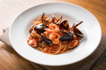 seafood tomato sauce spaghetti