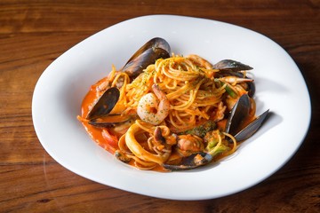 seafood tomato sauce spaghetti