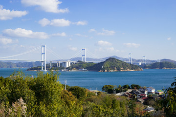 今治から見た来島海峡大橋（しまなみ海道）