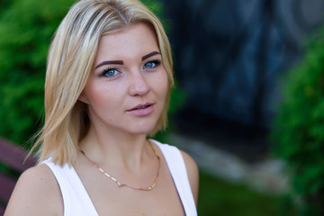 Naklejka premium Portrait of a beautiful blonde outdoors in summer