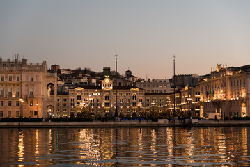 Fototapeta premium Reflections on the sea of Trieste at dusk - Historical buildings and lights